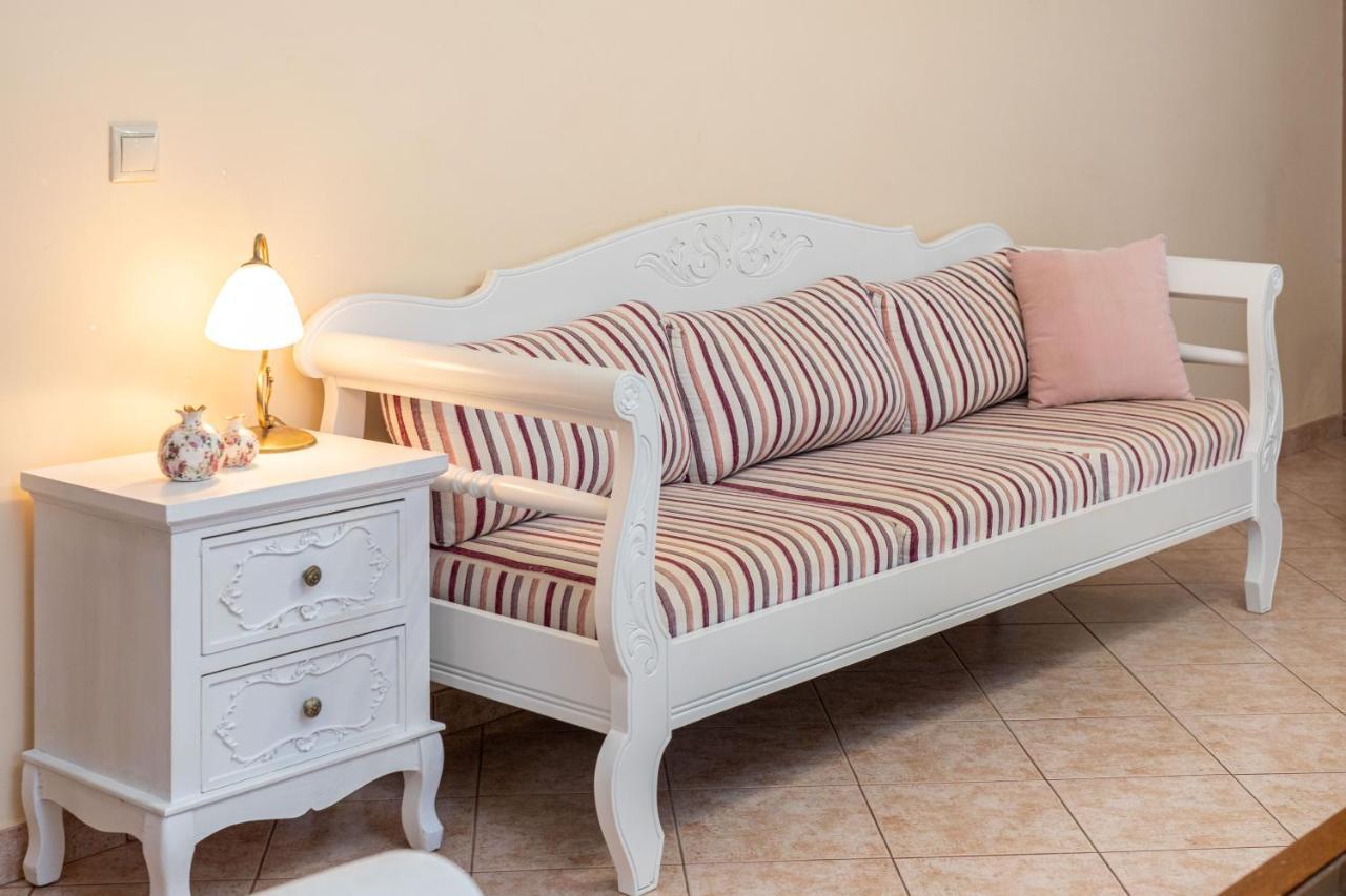 Artemis Superb 2 Bedroom Apartment 700 M Away From The Beach Minia Exterior foto